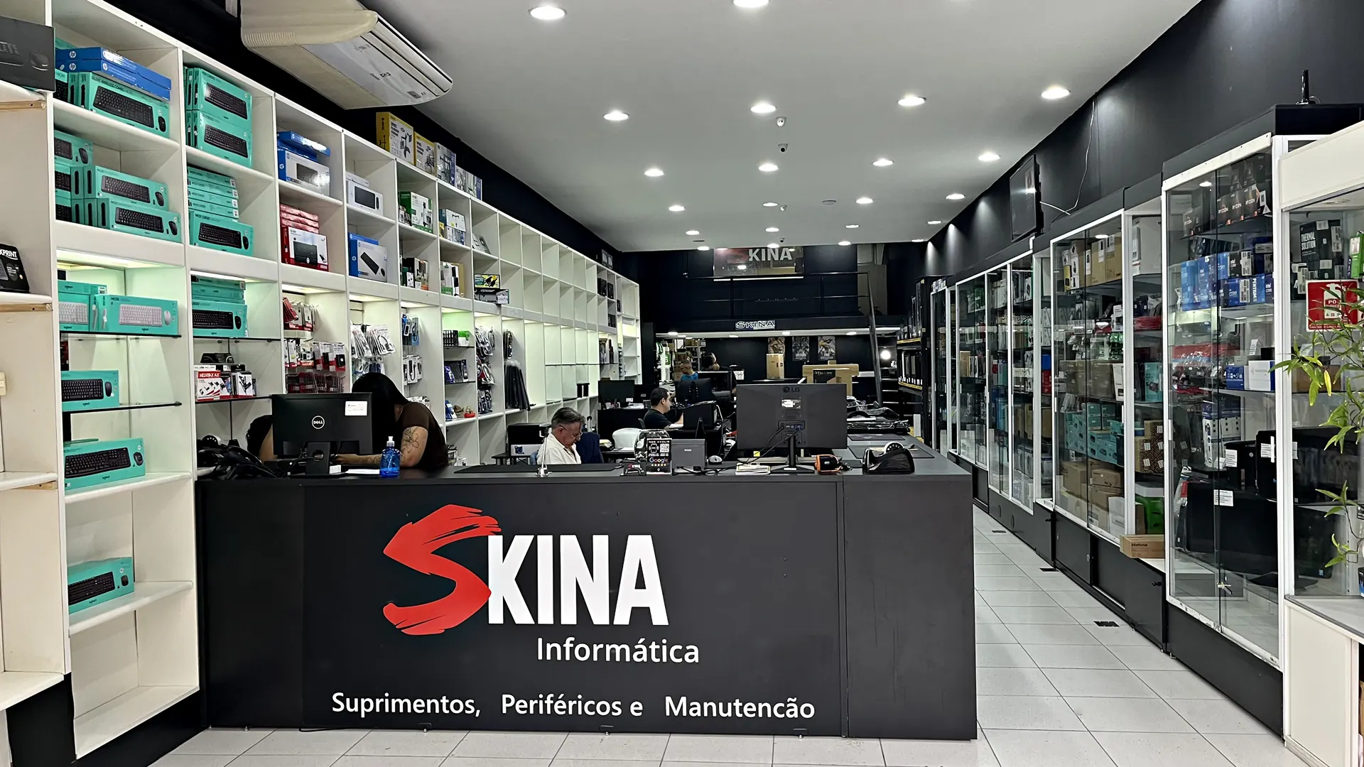 Gabinete com iluminação RGB
